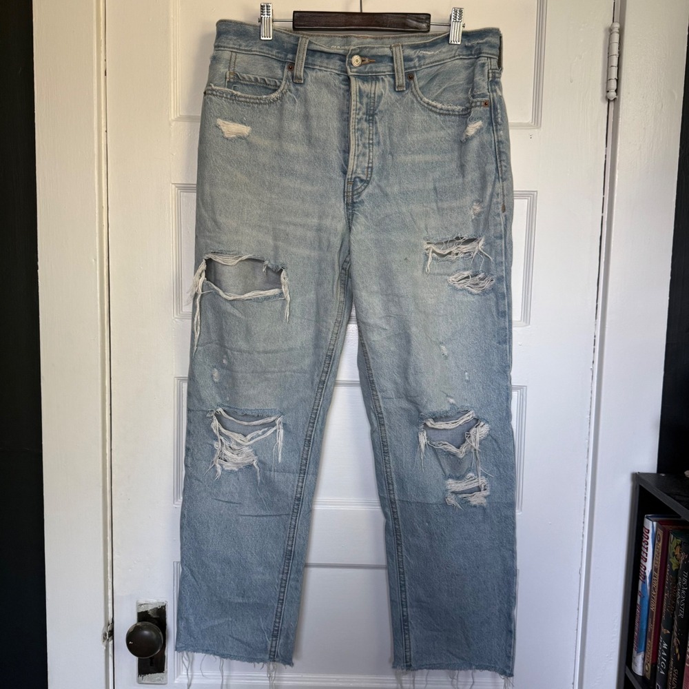 Old Navy Extra High-Rise Sky-Hi Straight Distressed Light Wash Jeans Size 8